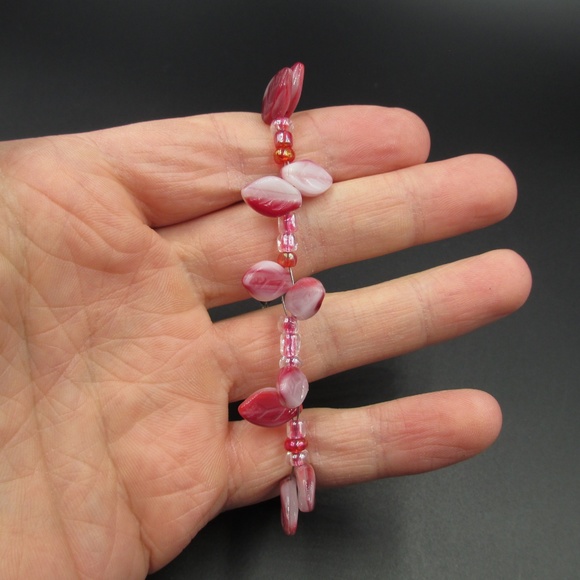 Vintage 7 Inch Red & White Carved Shell Bracelet - Picture 2 of 4